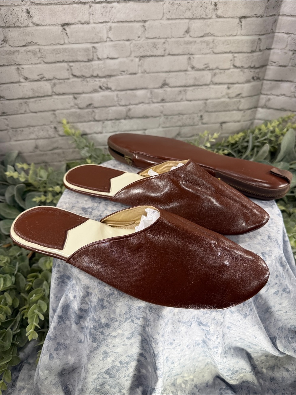 VINTAGE Brown English Leather Travel Slippers & Leather Zipper Case - Mens 10-11